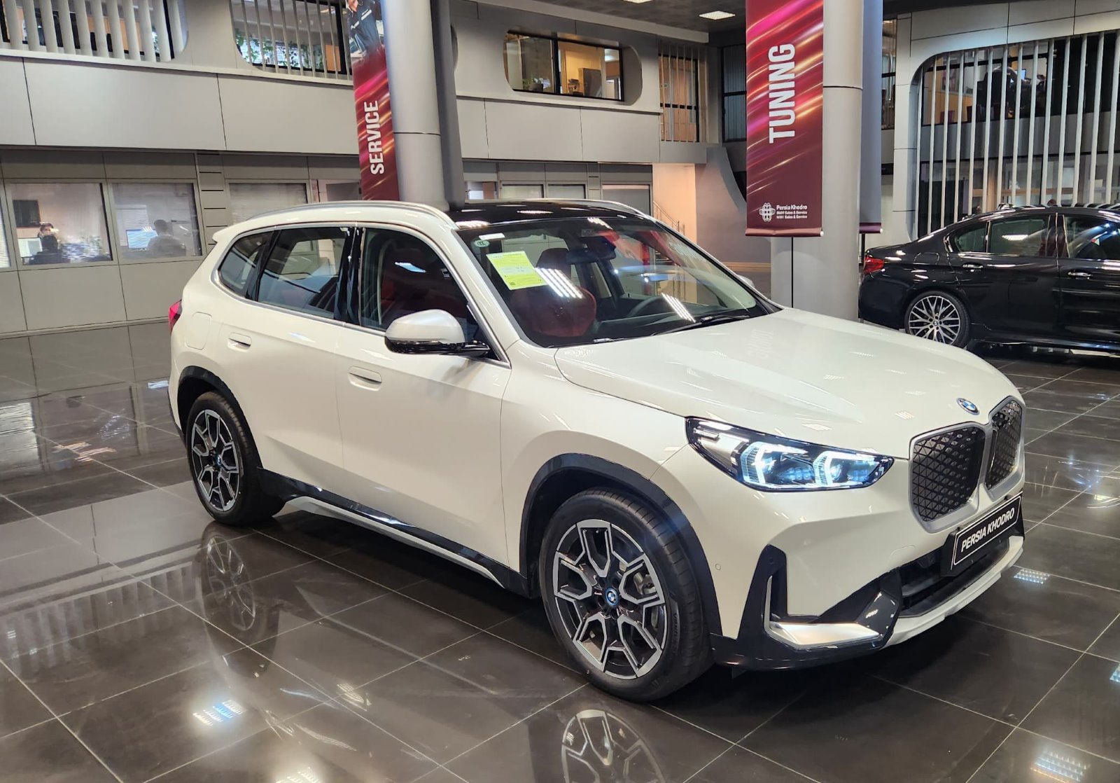 اعلام قیمت نهایی BMW iX1 مدل ۲۰۲۵ توسط پرشیاخودرو؛ جدیدترین مدل ب ام و در راه بازار کشور
